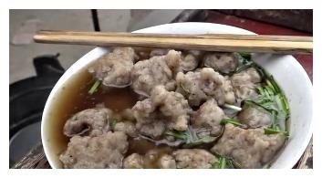 河南80岁老大爷摆小摊，餐具都是“古董”，一卖就是50年！