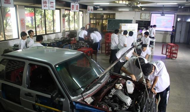汽车修理实习中，要注意的准备工作和钳工工作的内容