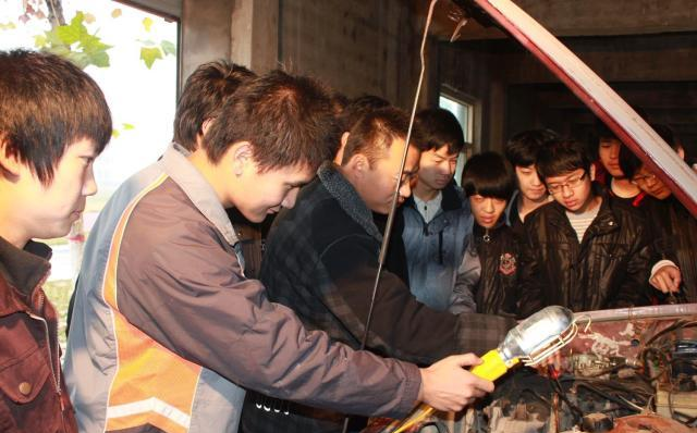 汽车修理实习中，要注意的准备工作和钳工工作的内容
