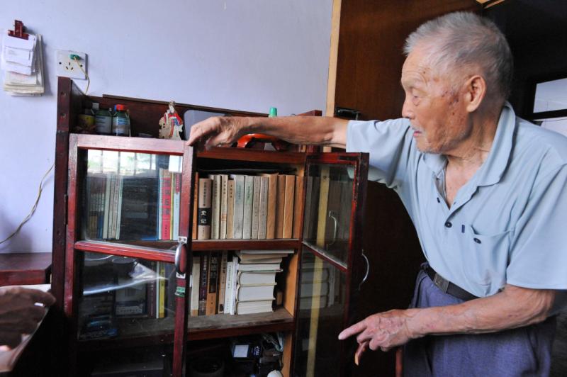 一锤子砸出了个古化石，泰安一八旬老翁的石雕传奇