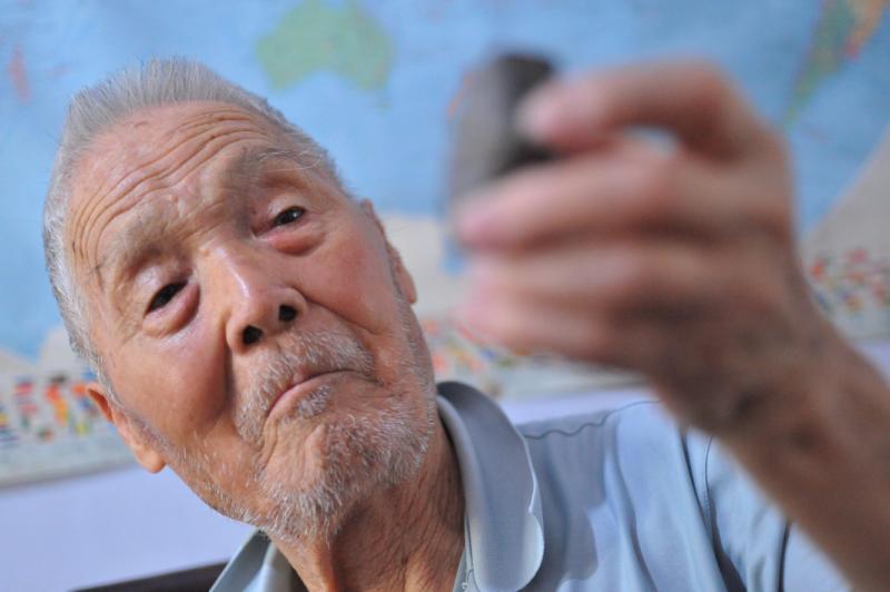 一锤子砸出了个古化石，泰安一八旬老翁的石雕传奇