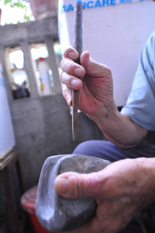 一锤子砸出了个古化石，泰安一八旬老翁的石雕传奇