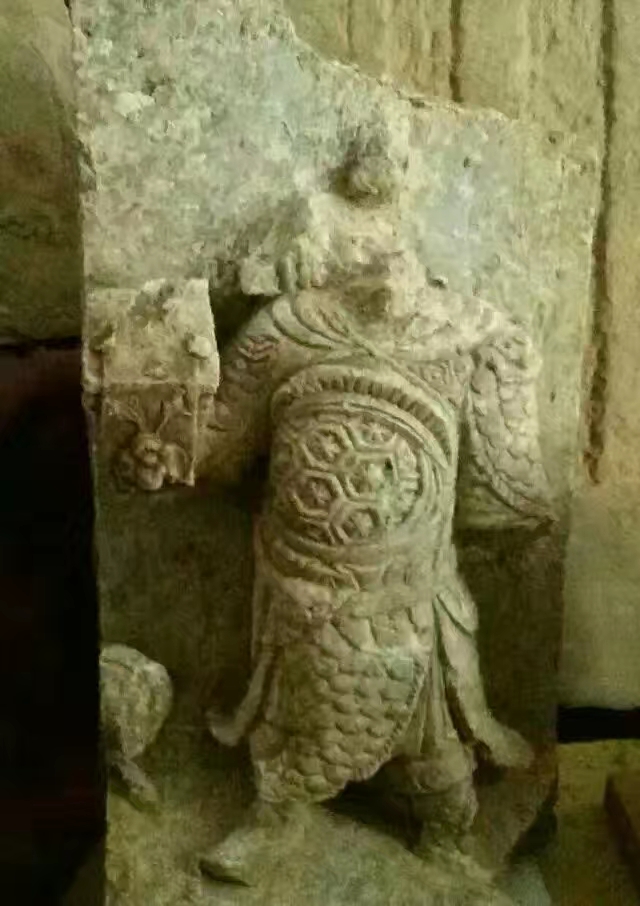 明代“”关平托印”石雕残像