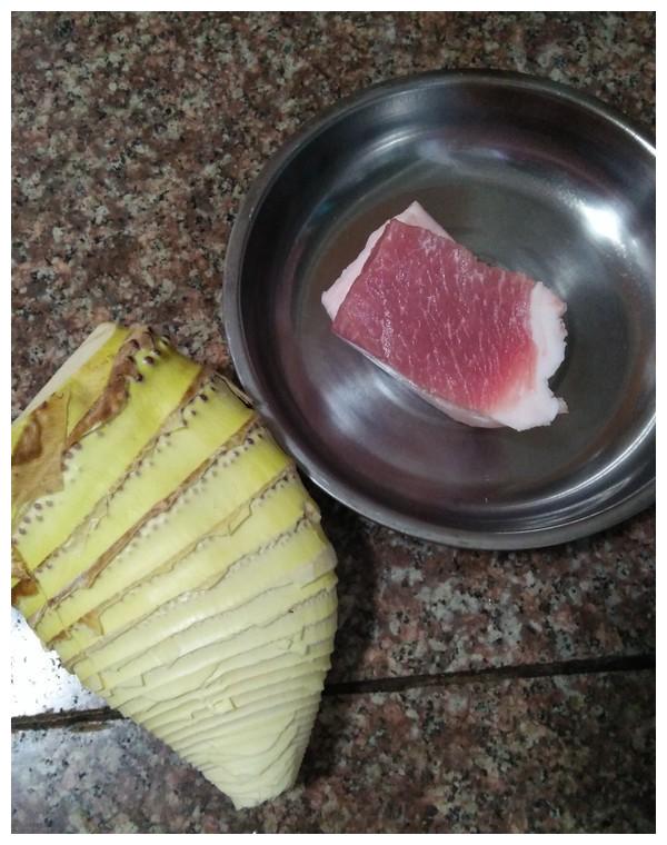 不管炒啥肉，千万不要直接下锅，这样处理一下，肉香滑不柴更入味