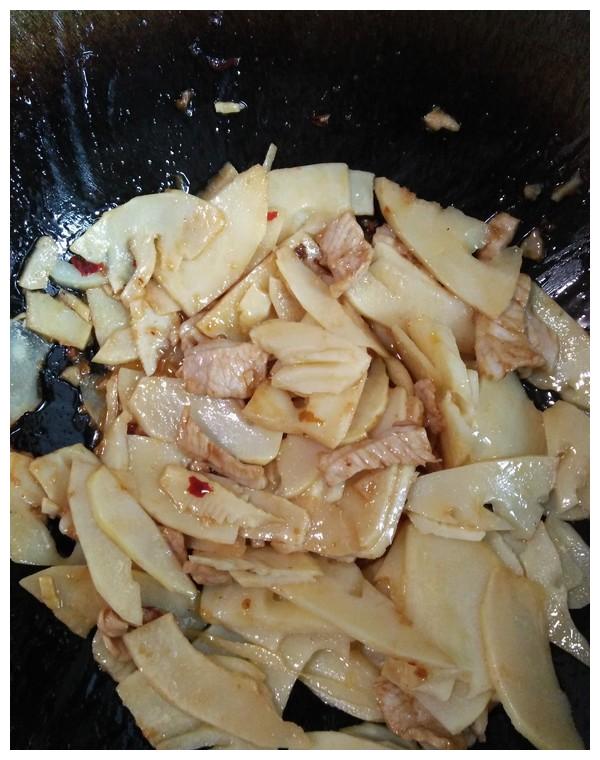 不管炒啥肉，千万不要直接下锅，这样处理一下，肉香滑不柴更入味