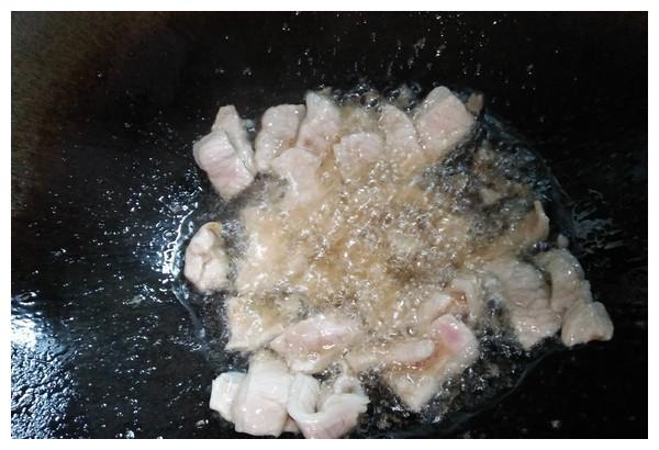 不管炒啥肉，千万不要直接下锅，这样处理一下，肉香滑不柴更入味