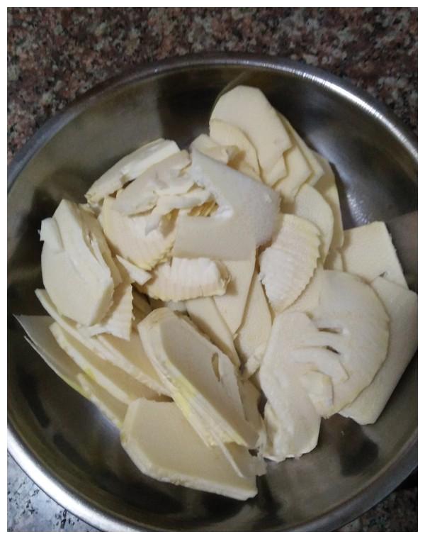 不管炒啥肉，千万不要直接下锅，这样处理一下，肉香滑不柴更入味