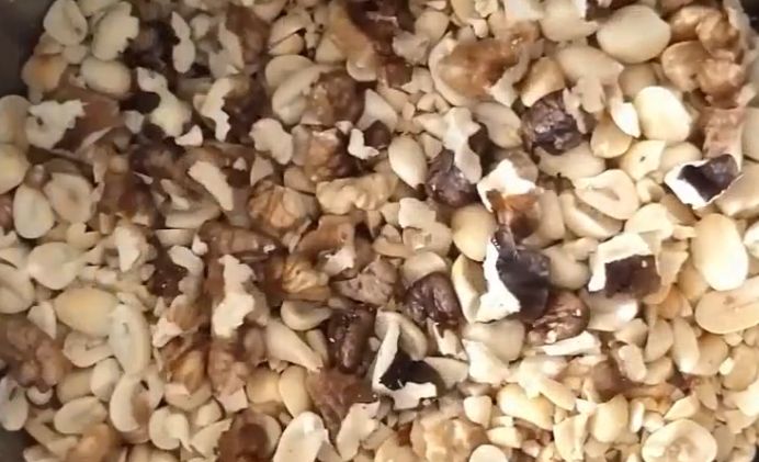 儿时记忆中最美味的零食“花生酥”，做法简单，香甜酥脆