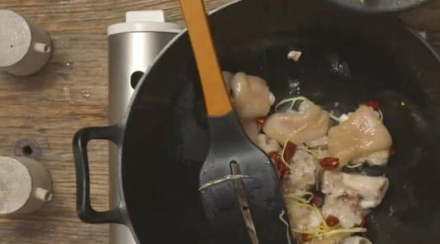 中国一种传统美食，被老外称“垃圾食品”，网友难怪只会吃炸鸡
