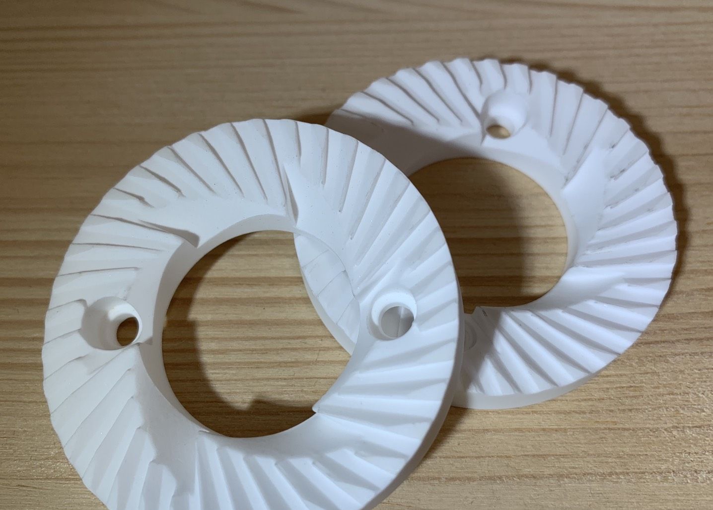 咖啡手摇磨豆机，两种刀盘，选陶瓷的还是不锈钢的？