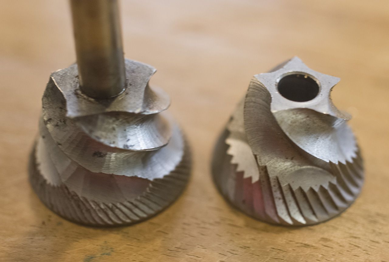 咖啡手摇磨豆机，两种刀盘，选陶瓷的还是不锈钢的？