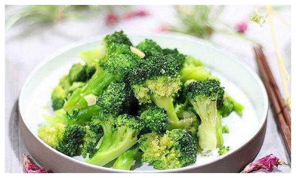炒西兰花到底要不要焯水？成本2块钱，营养护全家
