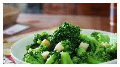 炒西兰花到底要不要焯水？成本2块钱，营养护全家