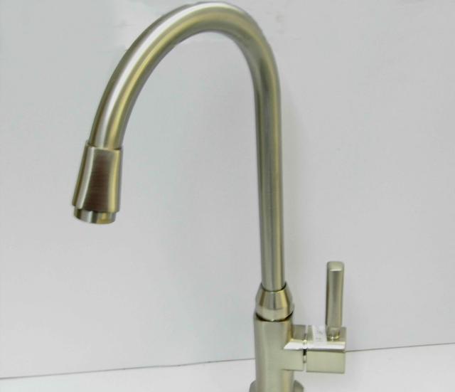 新房水龙头选纯铜还是不锈钢材质？建材城工作的表姐这样建议