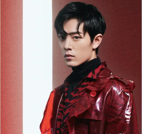 肖战红色塑胶衣,撞衫蔡徐坤,你会pick谁?