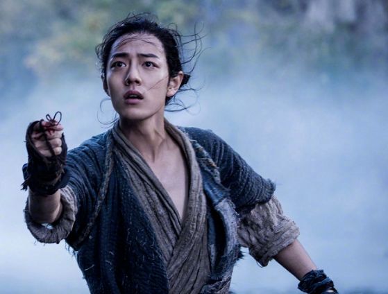 肖战红色塑胶衣,撞衫蔡徐坤,你会pick谁?