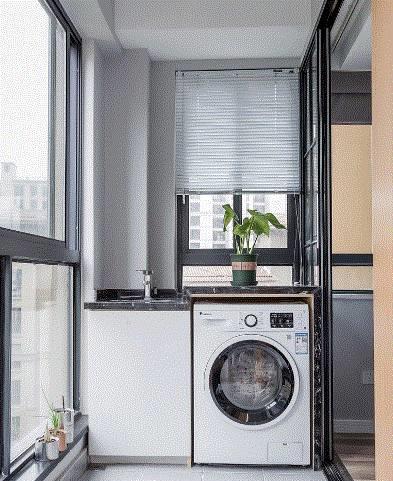 装修施工要在阳台上安装洗衣机,怎么走水管?