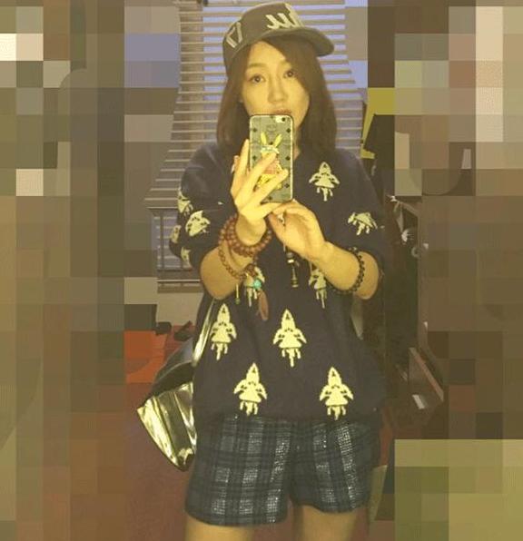 带你看看薛佳凝住的豪宅，梳妆台塞满化妆品，难怪外在气质这么好