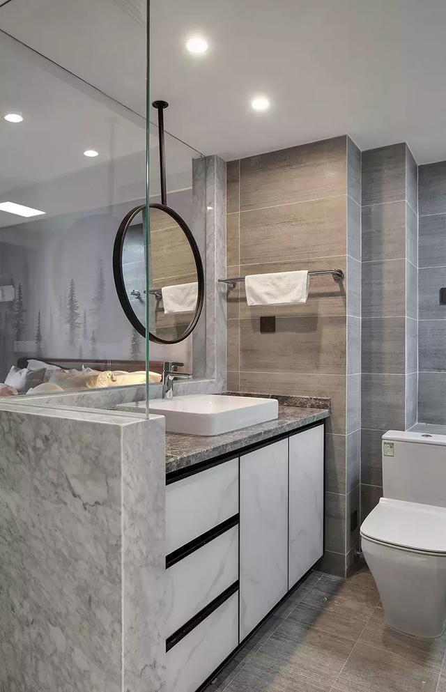 125㎡简约三居，主卧床头背景墙很喜欢