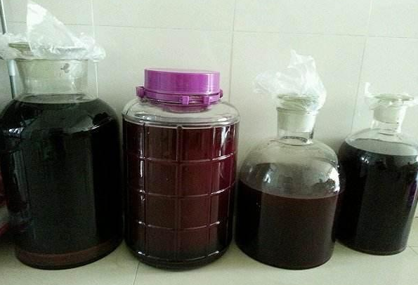 酿葡萄酒时，到底要不要密封？酿酒师分享正确做法，万万别做错了
