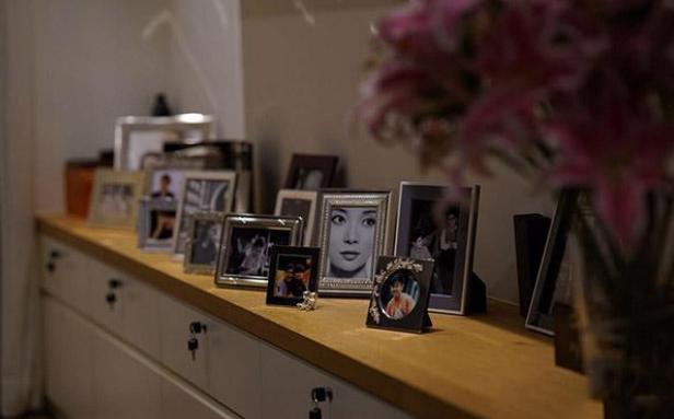 陈数晒出自己家的豪宅,客厅钢琴价值百万,地面都是铺大理石的