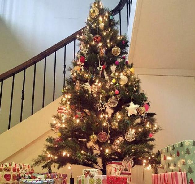 陈数晒出自己家的豪宅,客厅钢琴价值百万,地面都是铺大理石的