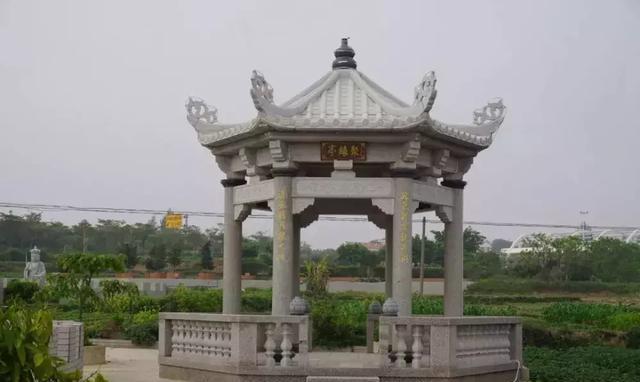 园林景观中的装饰——石雕凉亭