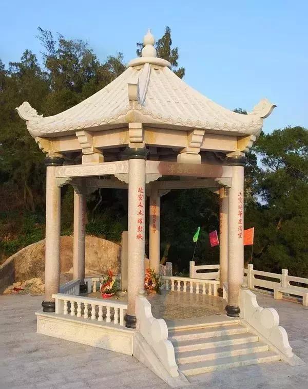 园林景观中的装饰——石雕凉亭