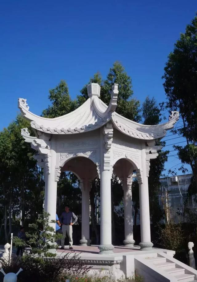 园林景观中的装饰——石雕凉亭