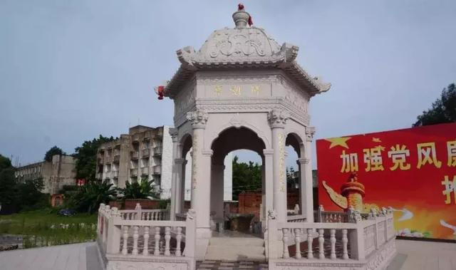 园林景观中的装饰——石雕凉亭