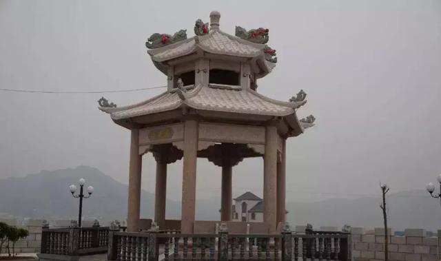 园林景观中的装饰——石雕凉亭