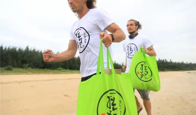 蜈支洲岛开展捡跑净滩活动 助力海洋环保事业