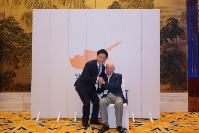 “SO-9索尼国际化妆品”与全球总统因爱结合,人类新世纪从中国启动