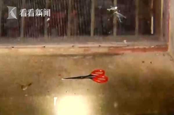 6旬老汉深夜纱窗上挖洞偷窥妇女：越看越兴奋 寻求精神安慰