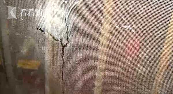 6旬老汉深夜纱窗上挖洞偷窥妇女：越看越兴奋 寻求精神安慰