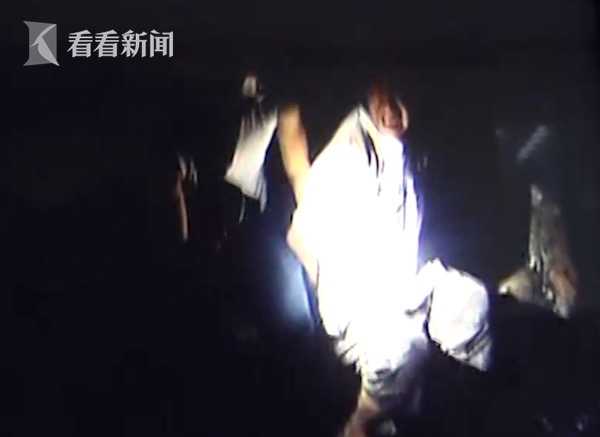 6旬老汉深夜纱窗上挖洞偷窥妇女：越看越兴奋 寻求精神安慰