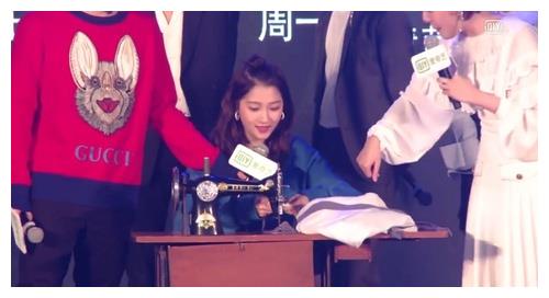关晓彤新发型被嘲笑为缝纫机，她用一个举动化解尴尬！