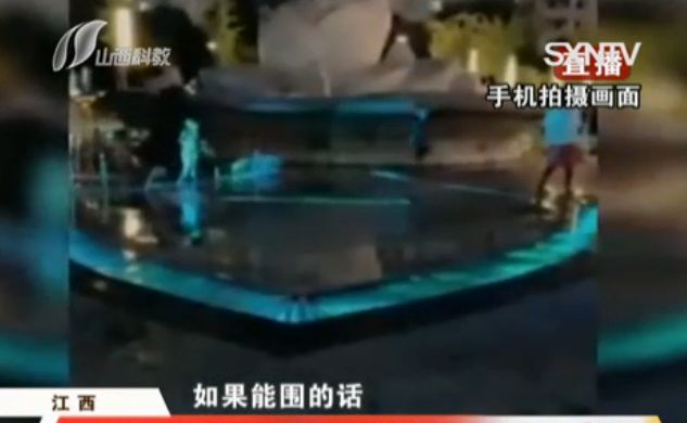 男孩被音乐喷泉击穿肠子，事后竟还有孩子玩耍，负责人这样解释