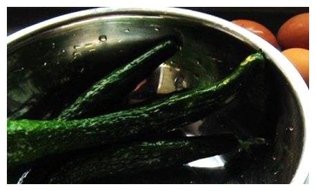 这种脆可口的饼干，在夏天吃起来很舒服的