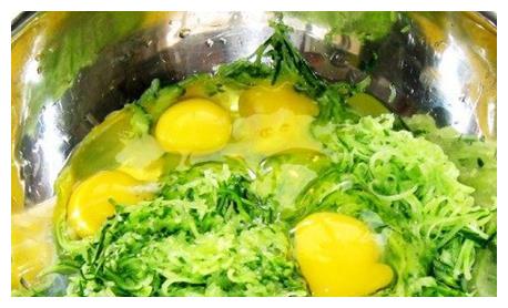 这种脆可口的饼干，在夏天吃起来很舒服的