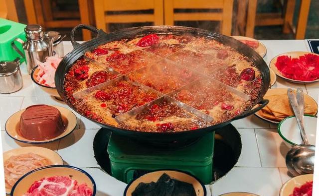 重庆石灰市老火锅杨家坪店开业，家住杨家坪附近的小伙伴有口福啦