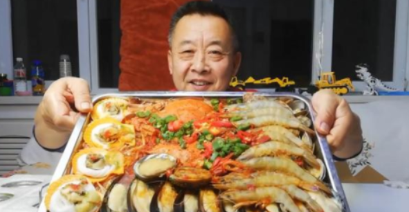 “网红爷爷”网购海鲜大咖，188元买了“一堆”海鲜