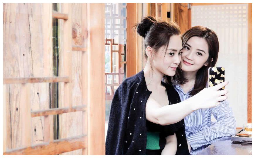 娱乐圈的“塑料姐妹花”屡见不鲜，可“不锈钢姐妹花”却只有她们