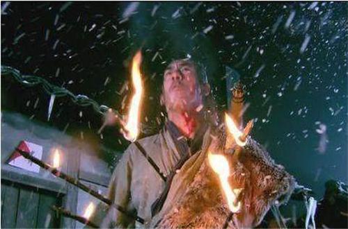 你趴在这里干什么?还穿着现代版的透明的袜子啊!