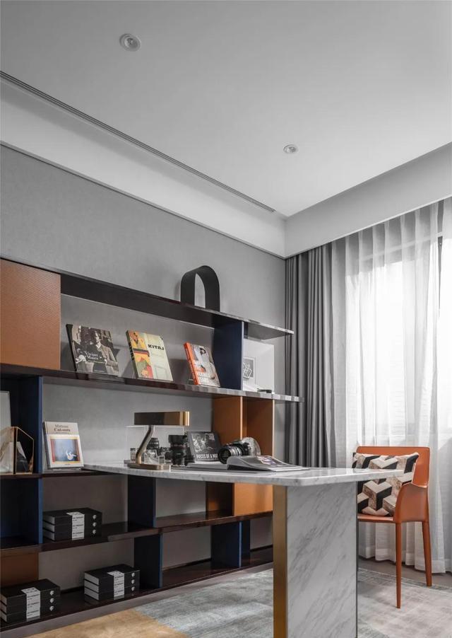 135㎡轻奢风四居，高级灰+大理石+黄铜金，这样的家才叫顶级