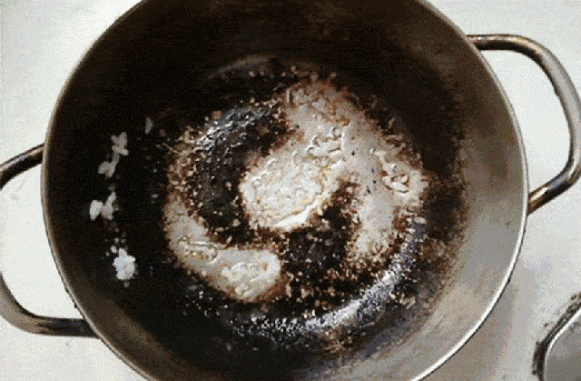 以前不太懂，不锈钢锅变黄变焦只会用洗洁精，这样做，去污又干净