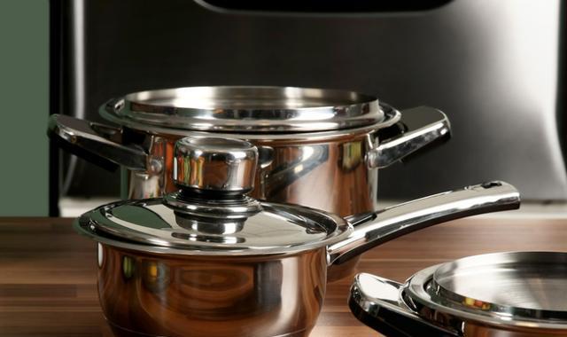 以前不太懂，不锈钢锅变黄变焦只会用洗洁精，这样做，去污又干净