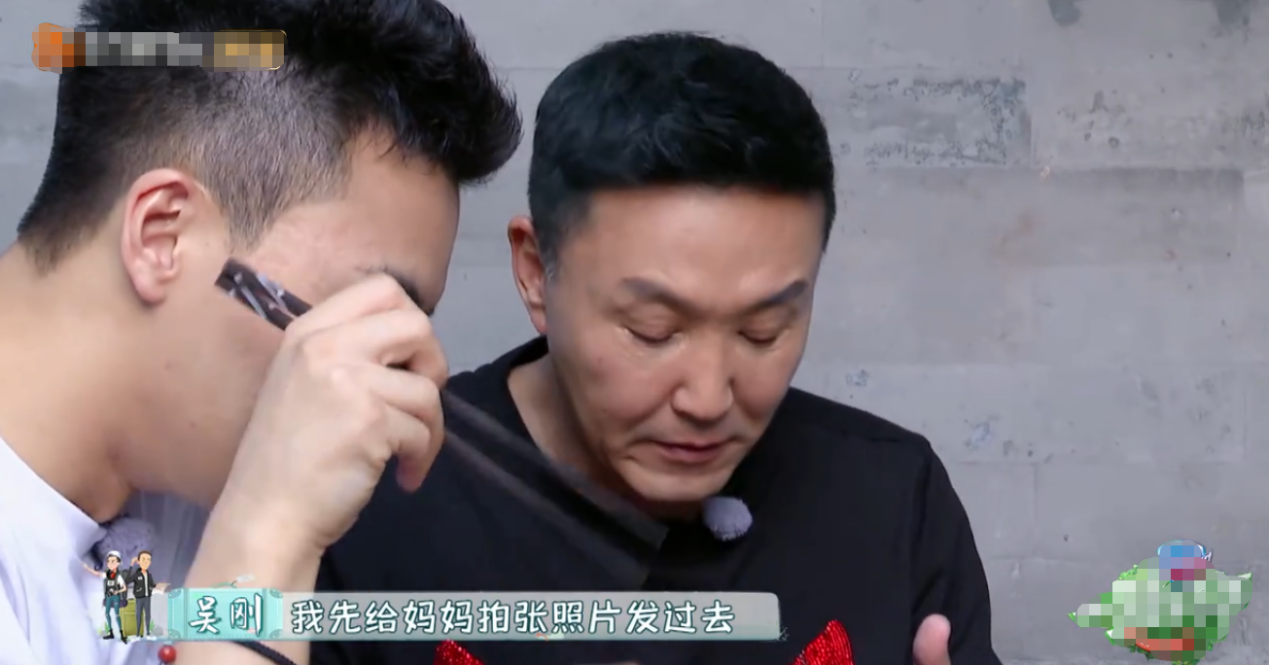 吴刚23岁儿子自爆啃老？身穿六十元网购上衣，连20元榴莲也吃不起