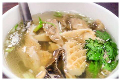 广州小巷子里的牛杂之王！明火慢炖三小时，当天现买新鲜原料