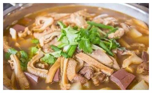 广州小巷子里的牛杂之王！明火慢炖三小时，当天现买新鲜原料